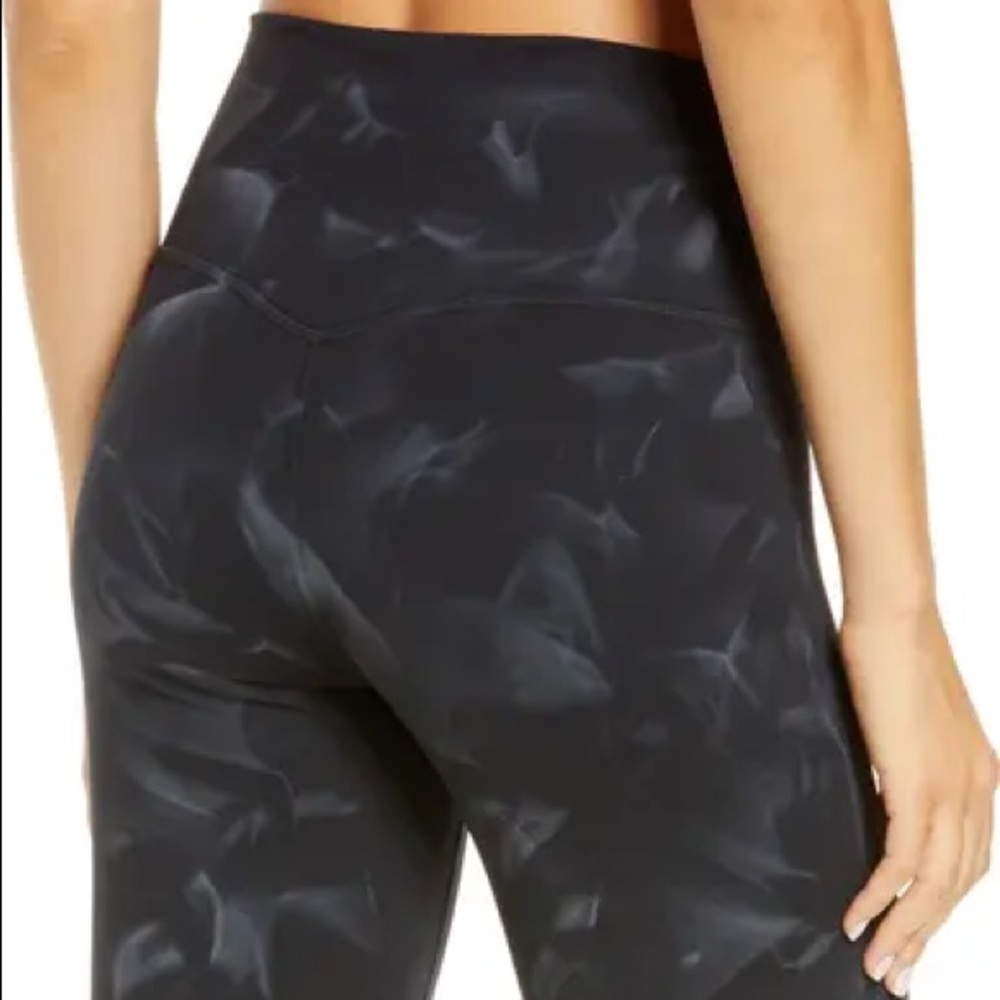 Zella “Live In” high rise space dye leggings in black/gray